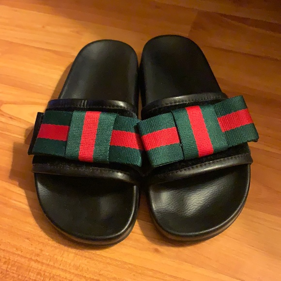 Shoes - Green and red bow slides